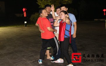 戶外團建拓展活動總結1000字