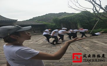 拓展訓(xùn)練:團(tuán)隊(duì)的凝聚力三篇
