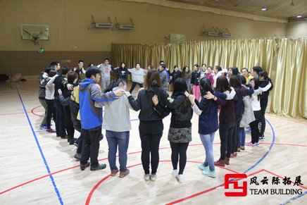 素質(zhì)拓展訓(xùn)練活動圖片