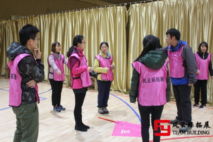素質(zhì)拓展訓(xùn)練活動圖片