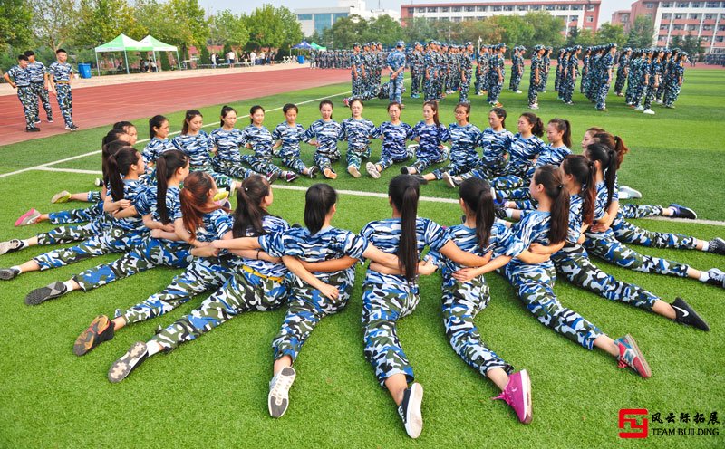 軍事拓展訓練