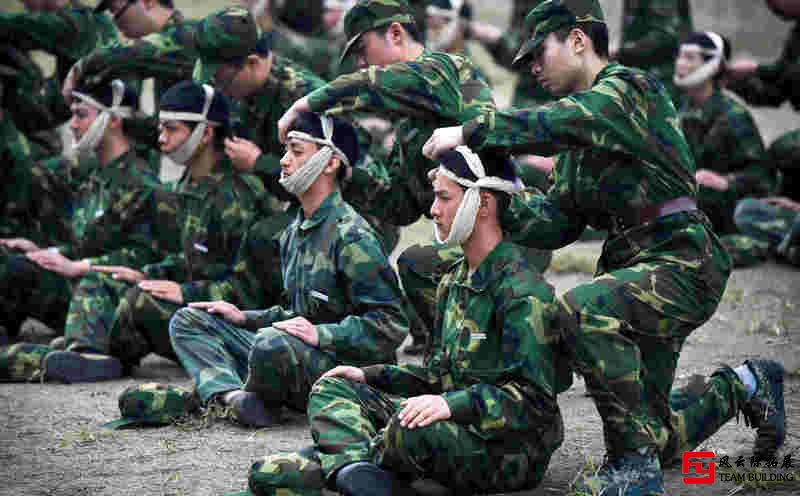 軍訓(xùn)拓展活動