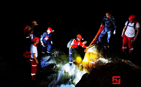 公司組織深山團建，都沒帶手機，上山200人，下山199人…圖2