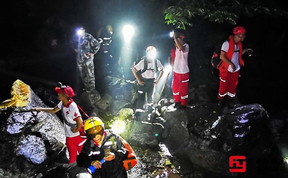 公司組織深山團建，都沒帶手機，上山200人，下山199人…圖3