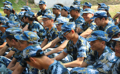 走進(jìn)軍訓(xùn)感悟人生